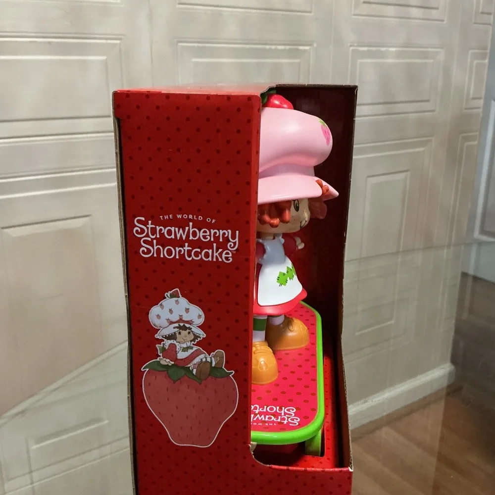 BRAND NEW, REMOTE CONTROL SKATEBOARDING STRAWBERRY SHORTCAKE - Picture 8 of 8